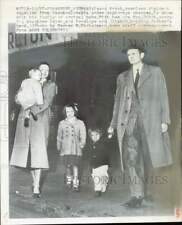 1949 Press Photo U.S. diplomat Isaac Patch and his family arrive in Frankfurt picture