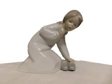 Vintage LLADRO LITTLE GIRL WITH SLIPPERS 6” TALL #4523, Hand Made In Spain picture