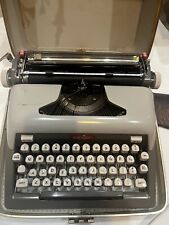 Ship from USA Vintage 1961 Royal Futura 800 Typewriter (Antique) picture