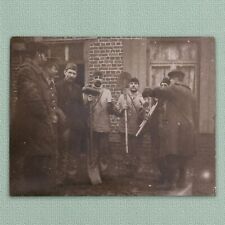 c1917 TYPE-1 PRESS PHOTOGRAPH, LOCAL CITIZENS HELPING WWI SOLDIERS., 4900-22 picture