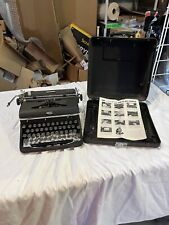 Vintage Royal Quiet De luxe Portable Typewriter Black with Case Antique picture