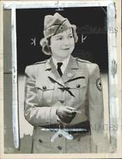 1943 Press Photo Mrs. Lou Gehrig, Red Cross volunteer - afa49466 picture