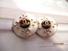CHANEL 2 BUTTONS  24MM WHITE, GOLD tone, metal   THIS IS FOR 2 picture