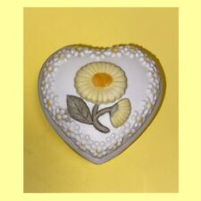 Vtg LEFTON Daisy Heart TRINKET BOX Porcelain White Yellow Flower Hand Painted 🌼 picture