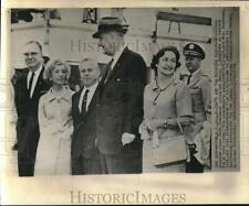 1964 Press Photo Johnsons and Newhouses pose at Syracuse Hancock Field picture