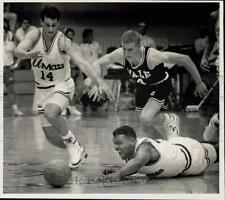 1989 Press Photo University of Massachusetts & Yale Play Basketball Game picture