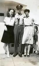 PP208 Vtg Photo WWII ERA MILITARY MAN WITH TWO WOMEN c 1940's picture