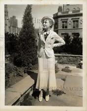 1934 Press Photo NBC star Peg La Centra models clothing - kfx13672 picture