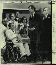 1973 Press Photo Alabama Governor George Wallace applauds Senator Edward Kennedy picture
