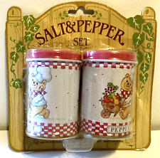 Vintage 1989 Country Bear Salt Pepper Shaker Set 2-3/4