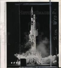 1959 Press Photo Vanguard Rocket Lifting Off From Launch Pad At Cape Canaveral picture