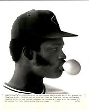 LD250 1974 Orig Bill Hormell Photo CLEVELAND INDIANS CHARLIE SPIKES GUM BUBBLE picture
