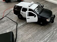 1/24 Welly Police Tahoe Unmarked With Working LED Strobe And Alternating Lights picture
