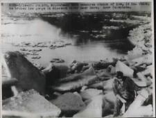 1946 Press Photo Joseph Missouri James Webb & ice broken up on river picture