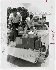 1979 Press Photo Texas Highway Department employees check emergency supplies. picture