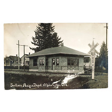Southern Pacific Railway Depot RPPC Postcard c1916 Milwaukee Oregon Sign C3458 picture