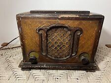 🍊Vintage 1933 Colonial Solid Wood AM Tube Radio | Model 658 POWERS ON picture