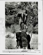 1995 Press Photo Actor Wil Horneff & Gorilla in 