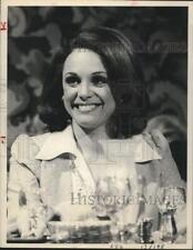 1974 Press Photo Actress Valerie Harper in closeup of show - sap16418 picture