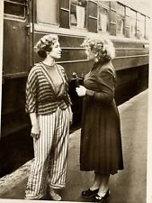 1958 Two Pretty Women Meeting at Railway Station Snapshot Vintage Amateur Photo picture