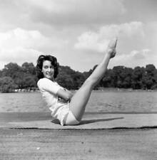 Ballet Dancer Gillian Lynne at the Lido, Hyde Park 1960 OLD PHOTO 11 picture