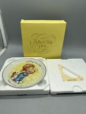 Avon 1982 Mothers Day Porcelain Plate 22k Gold Trim Little Things Mean A Lot NEW picture