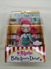 E Revolution Betty'S Diner Petit Blythe picture