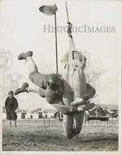 1940 Press Photo Latrobe High Footballer Chester Lee Hits Tackling Dummy, PA picture