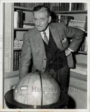 1955 Press Photo Ronald Colman stars on 