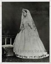 1862 Press Photo Princess Alice of Britain in her wedding dress. - hpa58528 picture