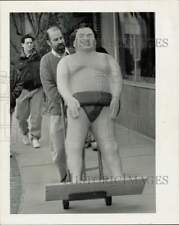 1992 Press Photo Sculptor Bob Field moves his Japanese Sumo wrestler on a dolly picture