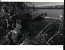 1990 Press Photo Rescue personnel inspect seaplane in Spokane River - spx03052 picture