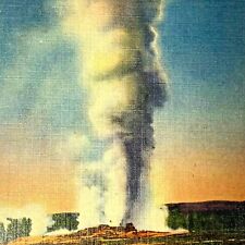 Postcard GIANT GEYSER, Yellowstone National Park, Wyoming, HAYNES Linen picture