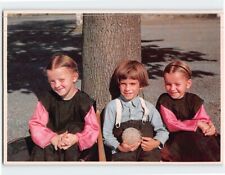 Postcard Three Amish Children Greetings from The Amish Country Pennsylvania USA picture