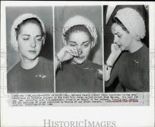 1960 Press Photo Barbara Powers' reactions during New York news conference. picture