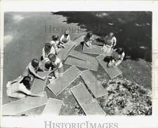 1966 Press Photo Vero High cheerleaders washing screens as summer employment picture
