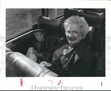1989 Press Photo Brett Walker and Florence Mason On Way to Nolan Ryan Game picture