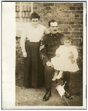 UK, Serget. Major Baker, war hero, with his wife and daughter vintage.  Pulg picture