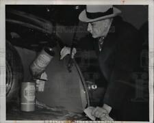 1949 Press Photo Leslie Sorenson Inspects Car With Traffic Safety Device picture