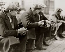 1934 New York UNEMPLOYED DOCK WORKERS Depression Era BORDERLESS 8X10 PHOTO picture