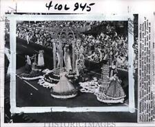 1960 Press Photo Float in the Tournament of Roses Parade, Pasadena, California picture