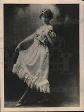 1922 Press Photo Irene Castle, chosen as an American beauty, by Neysa McMein. picture