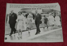 1959 Press Photo Queen Elizabeth II & Royal Family Arrive In London After Tour picture