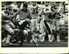 1982 Press Photo Maryland football player #44 runs as SU's #54 attempts tackle picture