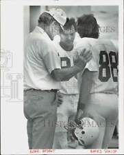 1976 Press Photo Bear Bryant, Barry Smith of Tampa Bay Buccaneers Football Team picture