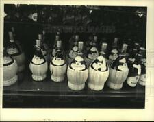 Press Photo Bottles of Chianti at Barbara's World of Wine & Liquor, Colonie, NY picture
