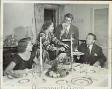 1961 Press Photo Gracie Allen serves Thanksgiving turkey meal to her family picture
