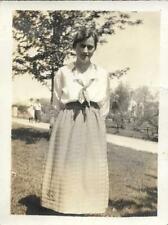 ANTIQUE Found PHOTOGRAPH bw BLACK AND WHITE Original WOMAN Snapshot 05 26 I picture