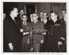 1946 Former Prisoners Buchenwald KZ Receive Award Ambassador Caffery News Photo picture