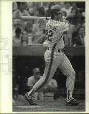 1989 Press Photo Baseball player Kevin McReynolds swinging the bat - sis00076 picture